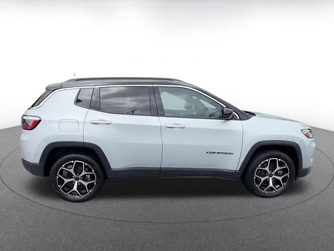 Used 2025 Jeep Compass Limited AWD/4WD image 16