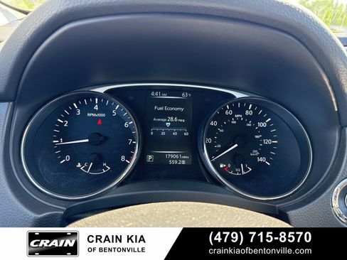 Used 2016 Nissan Rogue SV image 26