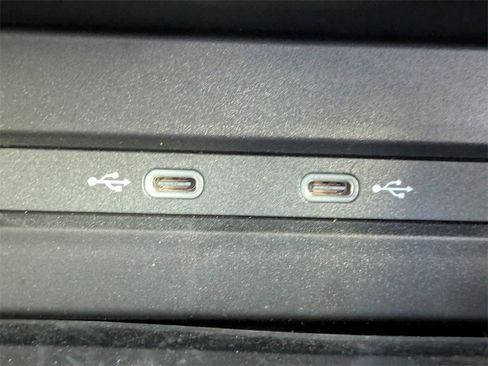 Certified 2025 Volkswagen Taos SE w/ Panoramic Sunroof Package image 23