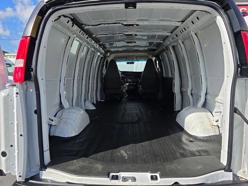 Used 2023 GMC Savana 2500 Extended w/ Driver Convenience Package image 12