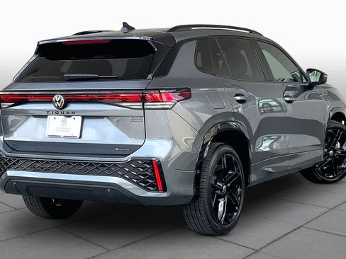 Used 2025 Volkswagen Tiguan SE R-Line AWD/4WD image 14