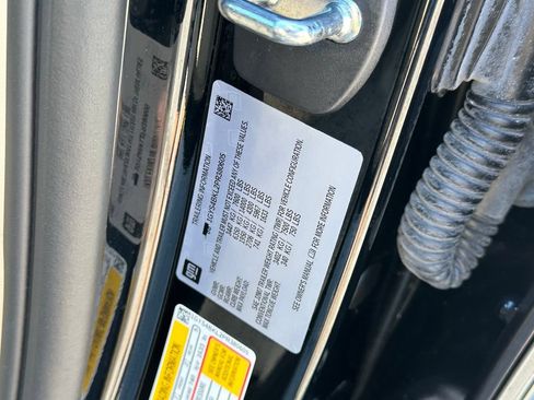Certified 2023 Cadillac Escalade Premium Luxury AWD/4WD image 38