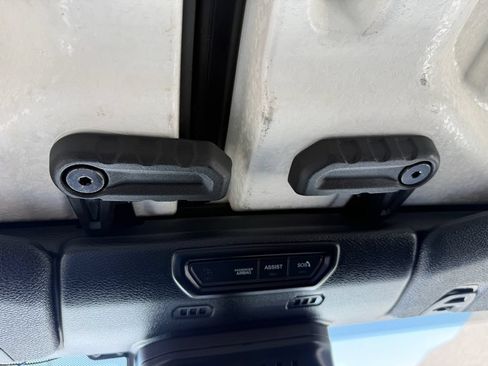 Used 2020 Jeep Gladiator Overland AWD/4WD image 24