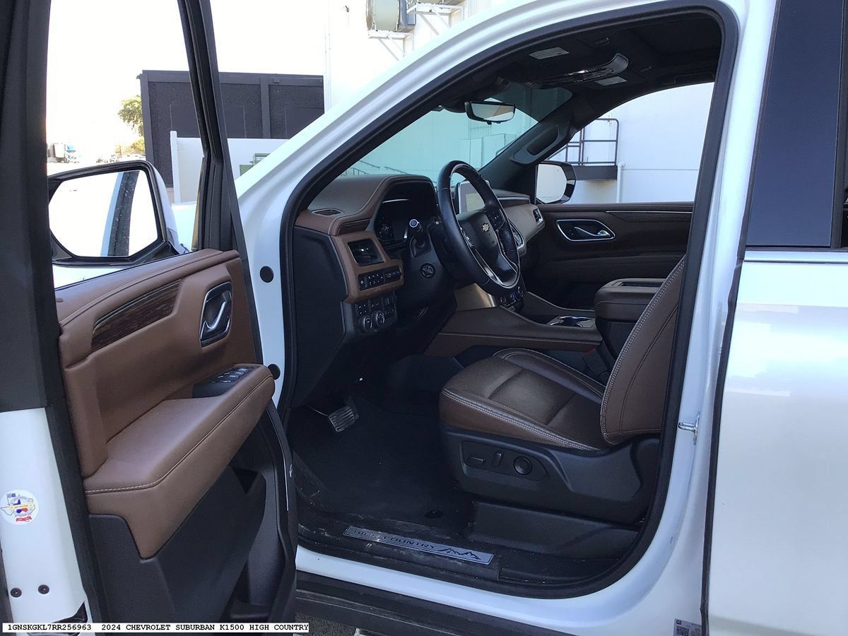 Used 2024 Chevrolet Suburban High Country w/ Advanced Technology Package AWD/4WD image 8