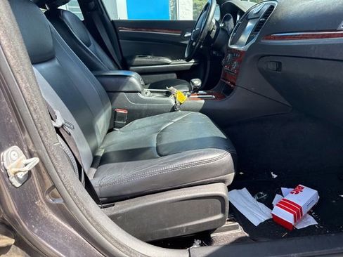Used 2014 Chrysler 300 RWD image 17