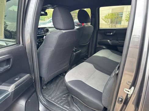 Used 2020 Toyota Tacoma TRD Off-Road w/ Technology Package AWD/4WD image 22