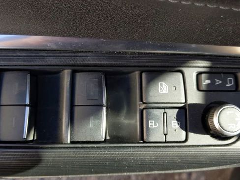 Used 2021 Toyota Venza Limited w/ Advanced Technology Package image 16