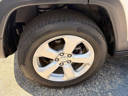 Used 2020 Jeep Compass Latitude w/ Cold Weather Group AWD/4WD image 13