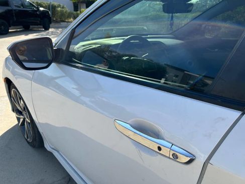 Used 2019 Honda Civic Touring image 14