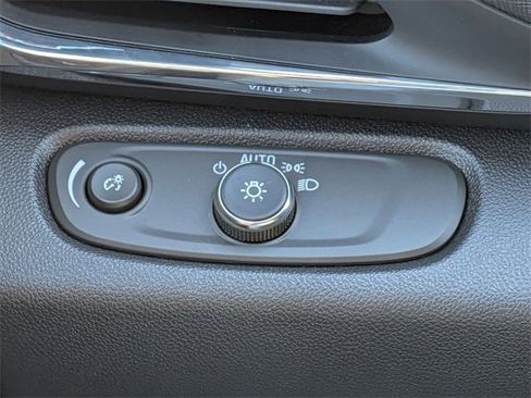 Used 2025 Buick Envista Preferred image 18