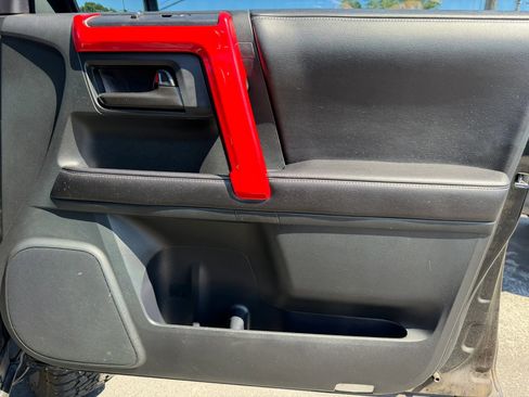 Used 2016 Toyota 4Runner SR5 AWD/4WD image 21