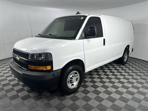 Used 2020 Chevrolet Express 2500 w/ Driver Convenience Package RWD image 4