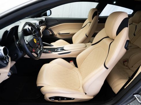 Certified 2018 Ferrari GTC4Lusso image 9