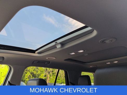 Used 2018 Chevrolet Traverse Premier AWD/4WD image 19