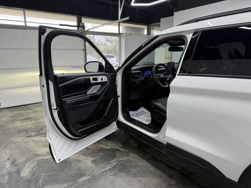 Used 2023 Ford Explorer ST w/ ST Appearance Package AWD/4WD image 9