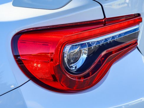 Used 2019 Toyota 86 RWD image 22