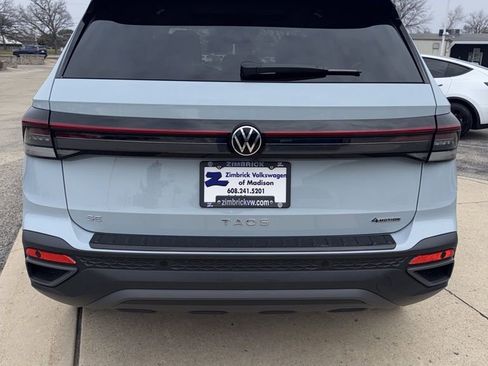 Certified 2025 Volkswagen Taos SE AWD/4WD image 6