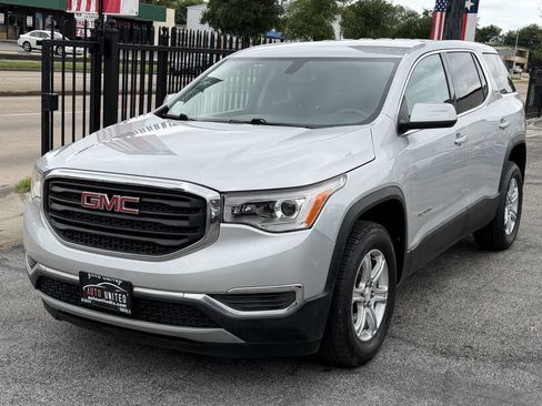 Used 2017 GMC Acadia SLE FWD image 2