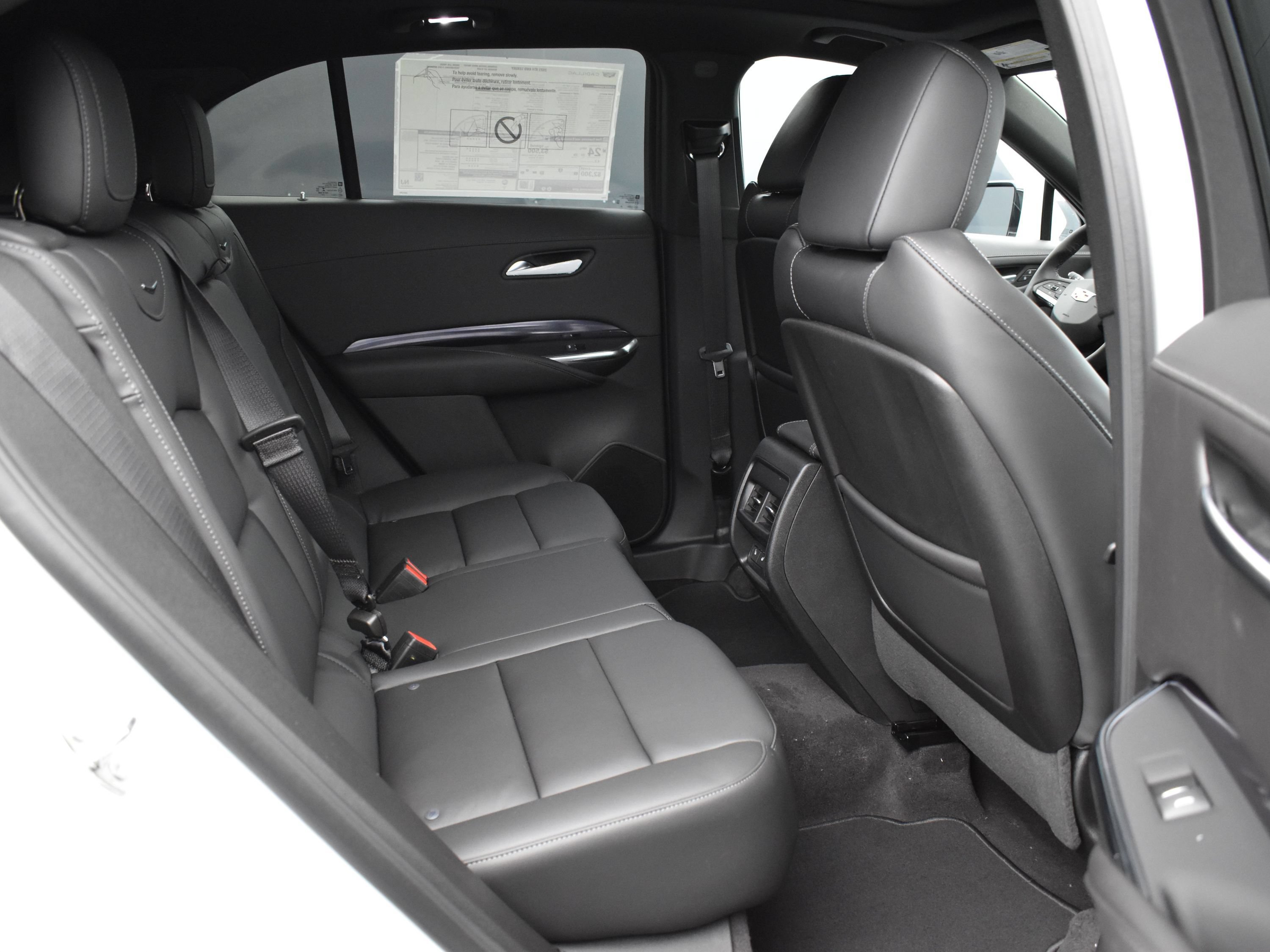 Used 2023 Cadillac XT4 Luxury w/ Cold Weather Package AWD/4WD image 12