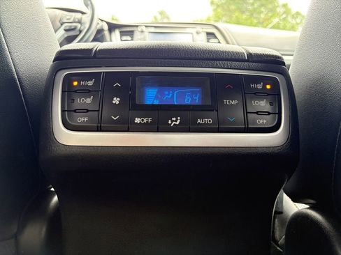 Used 2019 Toyota Highlander Limited Platinum FWD image 6