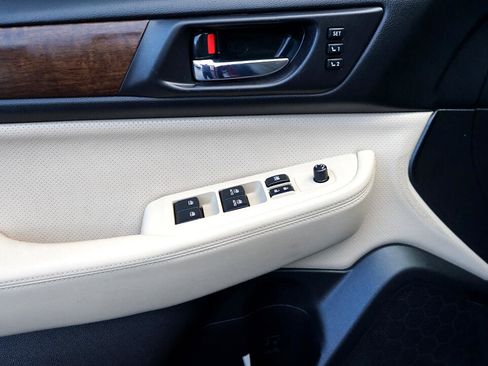 Used 2016 Subaru Outback 2.5i Limited image 16