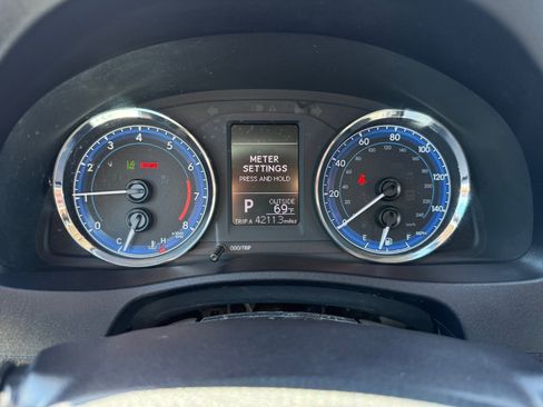 Used 2019 Toyota Corolla LE image 11