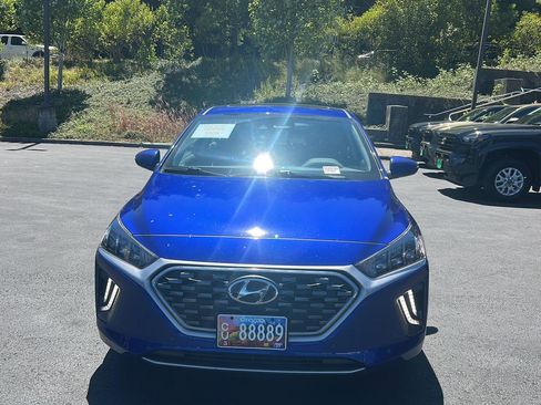 Used 2022 Hyundai Ioniq Limited FWD image 1
