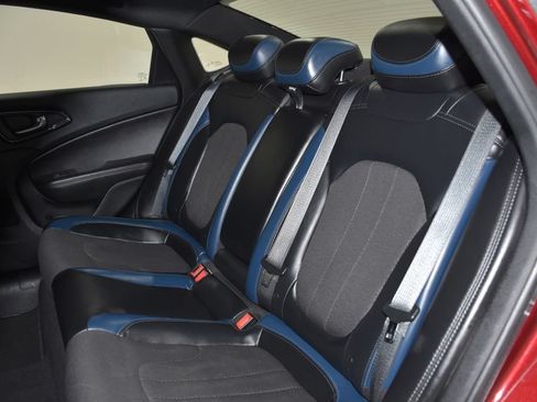 Used 2015 Chrysler 200 S FWD image 24