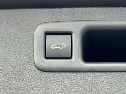 Used 2025 Toyota Highlander Platinum AWD/4WD image 41