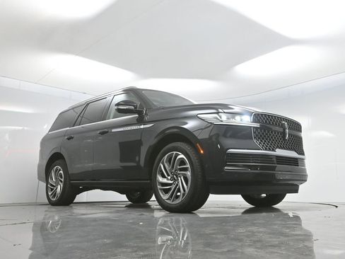 Used 2025 Lincoln Navigator Reserve AWD/4WD image 54