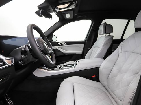 Used 2026 BMW X5 xDrive40i w/ M Sport Package image 11
