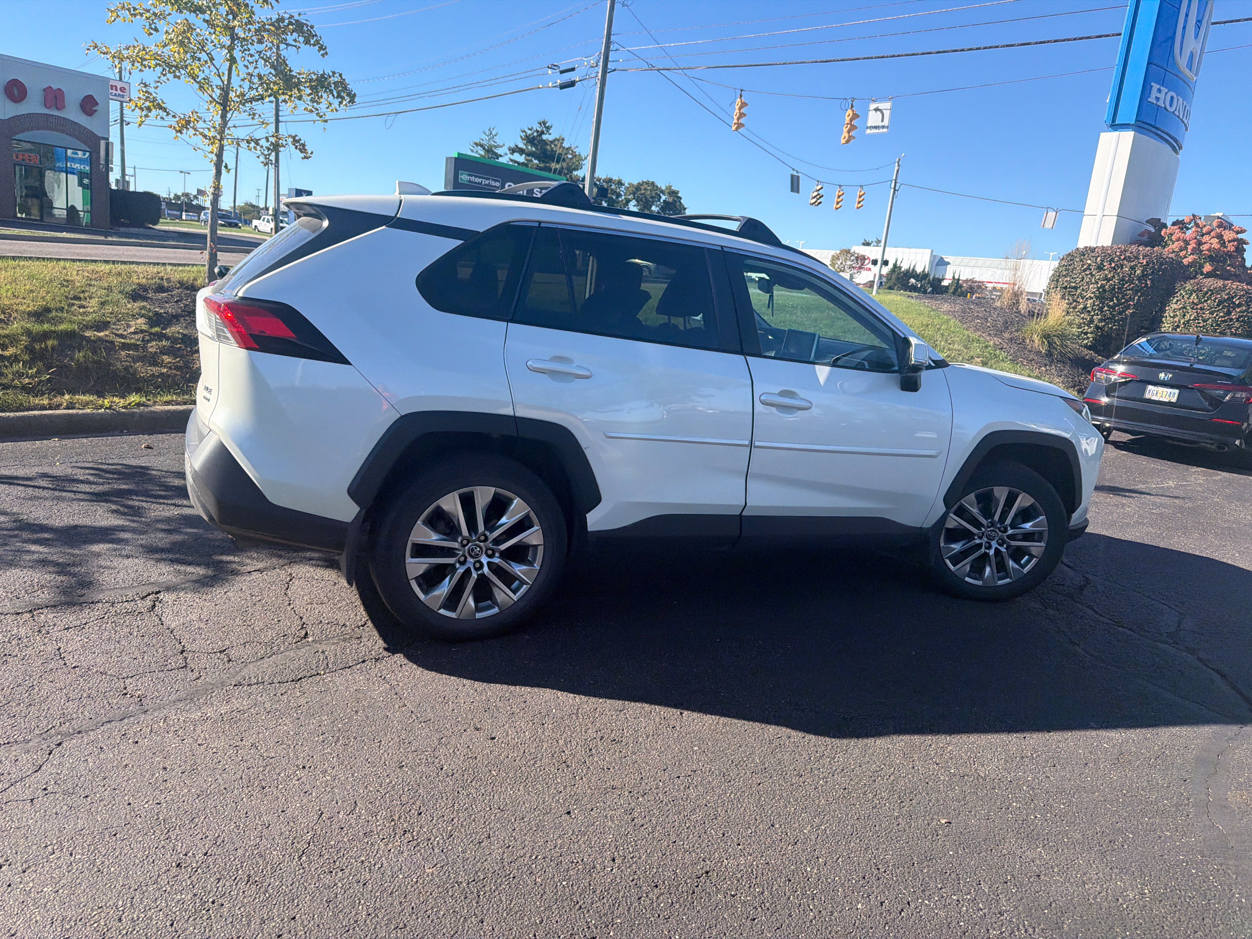 Used 2021 Toyota RAV4 XLE Premium AWD/4WD image 12