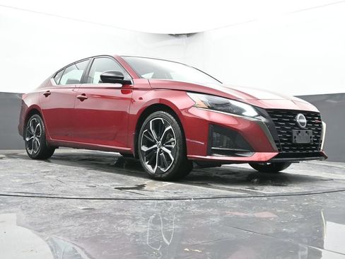 Used 2024 Nissan Altima 2.5 SR w/ SR Premium Package image 48