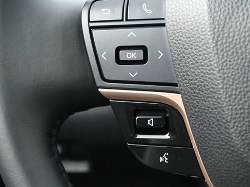 Used 2023 Toyota Crown Limited w/ Advanced Technology Package image 7