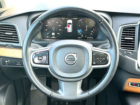 Used 2022 Volvo XC90 T5 Momentum w/ Protection Package Premier FWD image 29