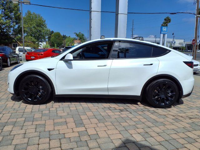 Used 2021 Tesla Model Y Long Range AWD/4WD image 3