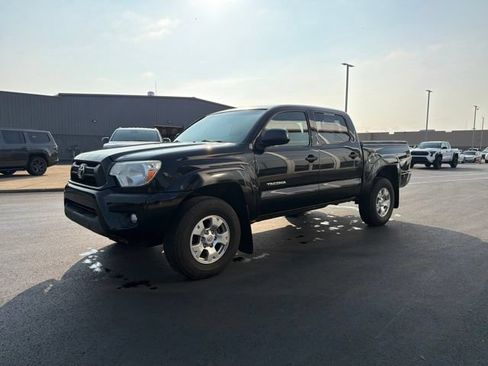 Used 2014 Toyota Tacoma 4x4 Double Cab w/ SR5 Package image 3
