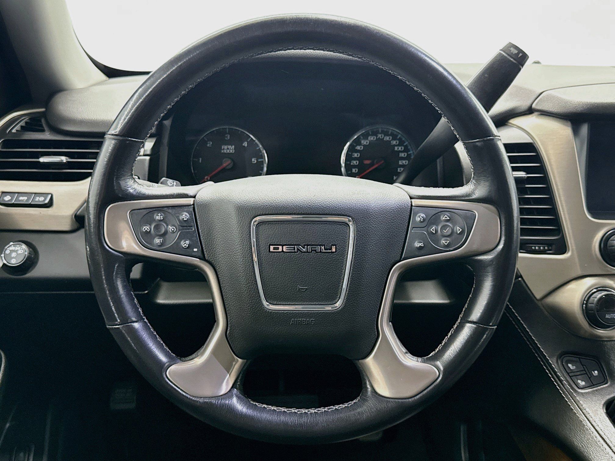 Used 2020 GMC Yukon Denali w/ Denali Premium Package RWD image 18