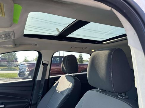 Used 2016 Ford Escape SE w/ Equipment Group 201A FWD image 21