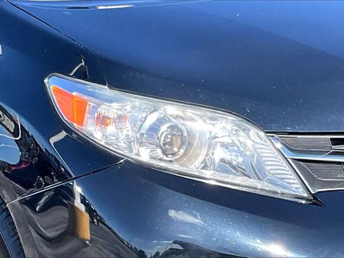 Used 2019 Toyota Sienna XLE FWD image 25