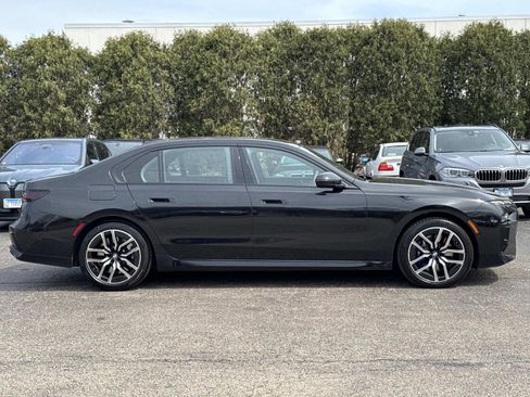 Certified 2023 BMW 760i xDrive w/ Luxury Rear Seating Package image 4