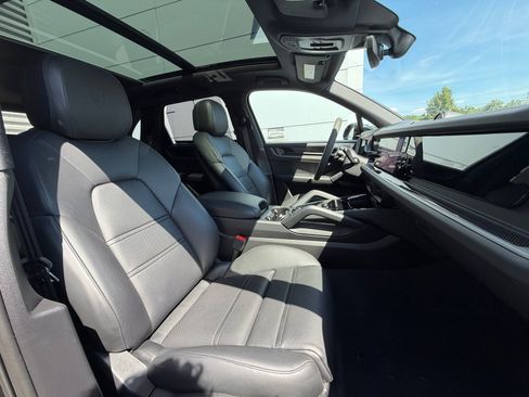 Certified 2025 Porsche Cayenne S AWD/4WD image 22