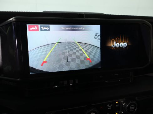 Used 2025 Jeep Wrangler Unlimited Sahara AWD/4WD image 6