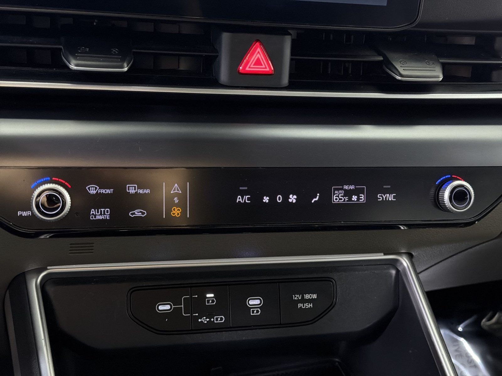 Used 2025 Kia Carnival FWD image 19