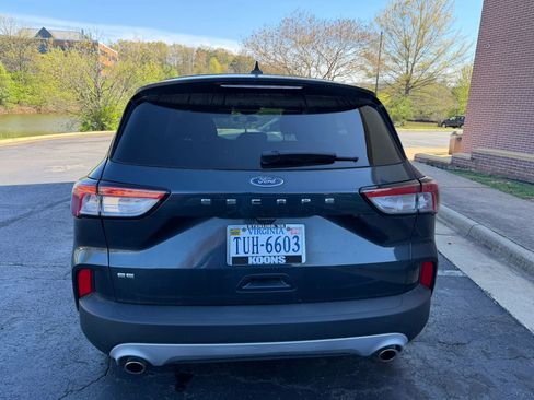 Used 2022 Ford Escape SE w/ Convenience Package FWD image 9