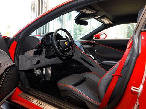 Used 2022 Ferrari Roma RWD image 9