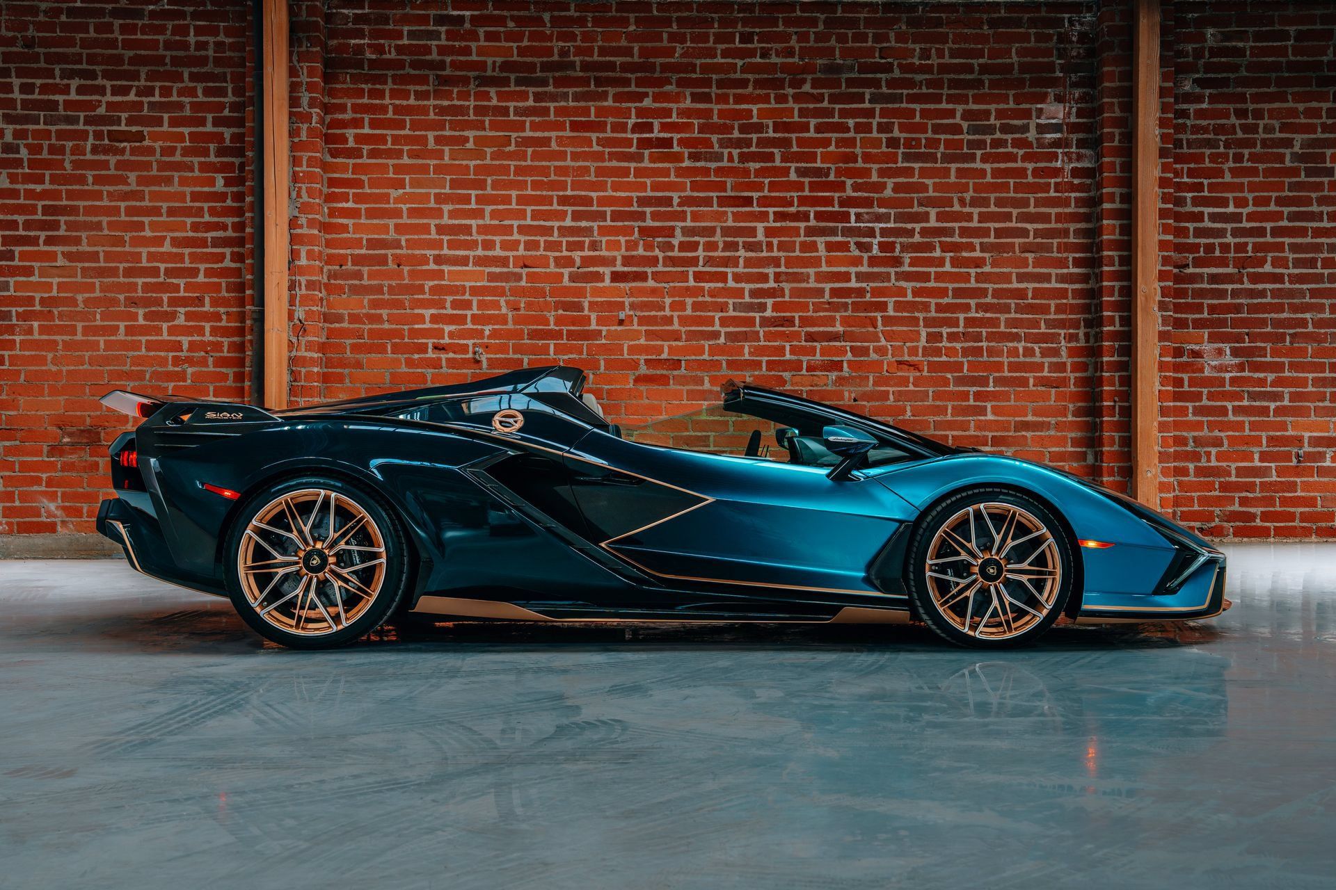 Used 2021 Lamborghini Sian Roadster AWD/4WD image 4