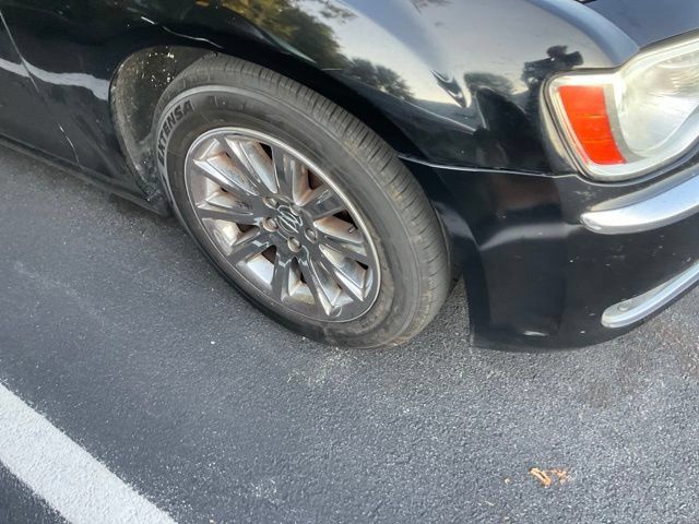 Used 2012 Chrysler 300 Limited RWD image 2