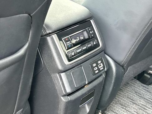 Used 2023 Subaru Ascent Limited AWD/4WD image 21