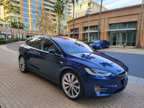 Used 2018 Tesla Model X 75D AWD/4WD image 2